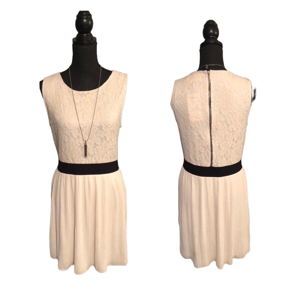 NEW• Creme De La Creme White Lace & Black Tulle Ribbon Fit & Flare Dress• XL